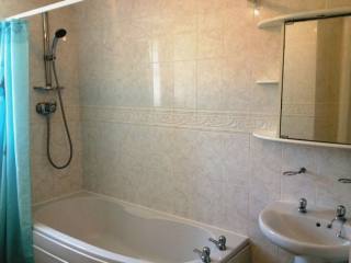 2 Bed Flat/Apartment To Let in..