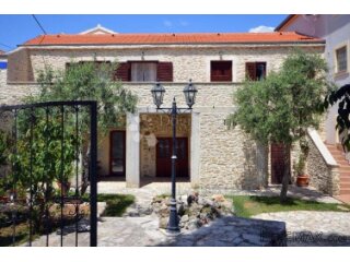 Uređeni trosoban stan 128m2 u kamenoj kući - Zadar(Arbanasi)