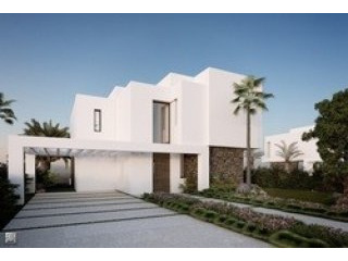 4 bedroom property near New Golden Mile..