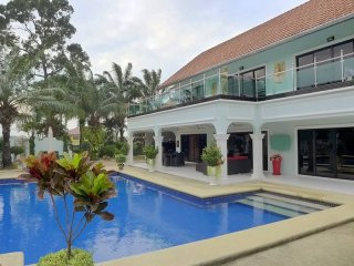 For Rent: immaculate 4 bedroom..