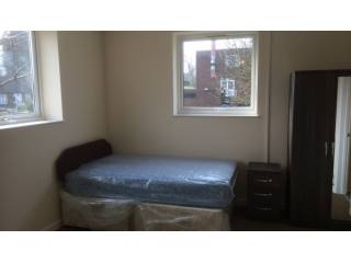 FULLY REFURBISHED DOUBLE ROOM TO LET -..