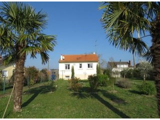 Lovely little house in Montmorillon..