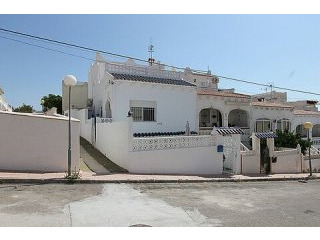 Large 4 Bed Triplex Townhouse