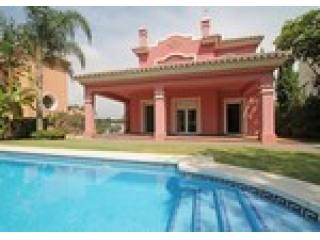 4 Bedrooms - Villa - Malaga - For Sale