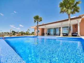 5 Bedrooms - Villa - Alicante - For Sale