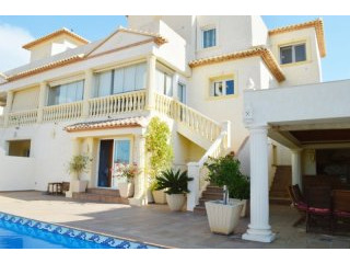 Well presented 5 bedroom semi detached..