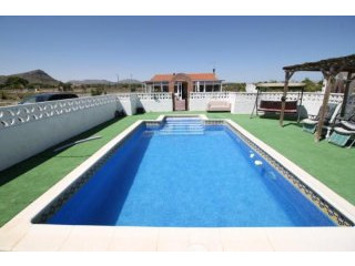 4 bed villa with pool and guest..