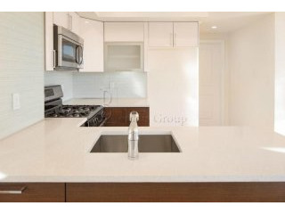 30th Ave Penthouse->600 Sf..
