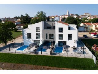 Funtana – Troetažni stan s privatnim bazenom, 550 m od mora