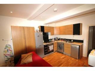 3 Bed Flat/Apartment To Let in London