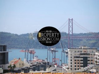 Contemporary 1-bedroom penthouse with..
