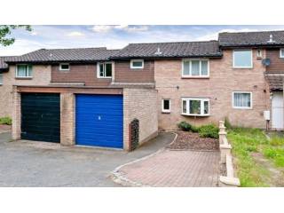 ROOM TO LET IN HOLLINSWOOD - ALL BILLS..