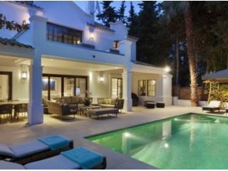Villa for sale in The Golden Mile..
