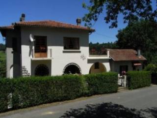 *Family house with two apartments in..