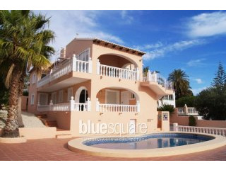 Large Luxury Villa 15 minutes walk into..