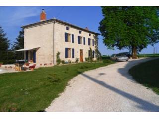 Grand Charentaise property with pool in..