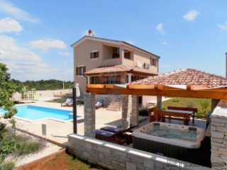 KUĆA ZA ODMOR SA SVIM SADRŽAJIMA