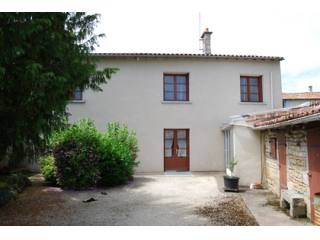 Cute 3-bed cottage with pretty garden