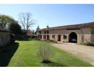 4 bedroom Longere For Sale: 86190 20..