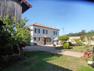 Restaurated Cottage En The Charente Area