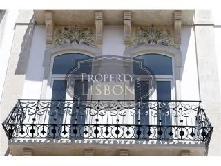 Renovated T3 Lisbon Apartment in Sao..