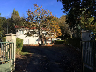 Interesting 3 Bedroom House On 1.6..