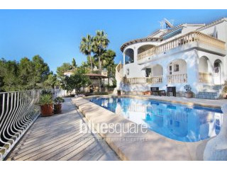 Beautiful private 4 bedroom house close..