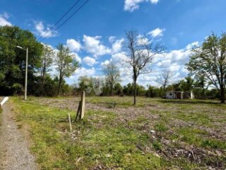 GRAĐEVINSKO ZEMLJIŠTE 890 m² – VUČEDOL