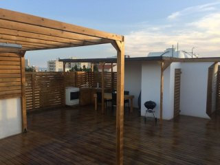 Modern 3 bedroom upper floor house with..