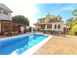 4 Bedrooms - Villa - Alicante - For Sale