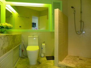 1 bedroom condo right at Wong-Amat..