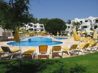 2 and 3 Bedroom Apartments on Golf..