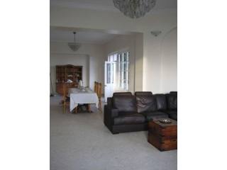 3 bedroom Apartment For Sale: Gowlands..