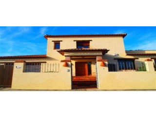 5 Bedrooms - Villa - Alicante - For Sale