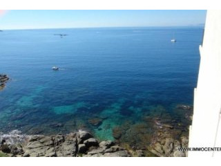 ROSES: Sea front apartment with comunal..