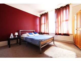 Single with double bed near Acton Town..