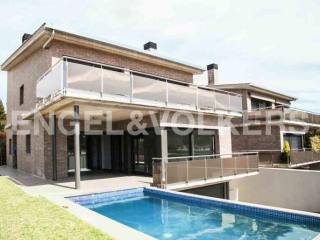 New built house and high quality..