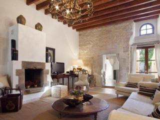 Excellent refurbished town house in..