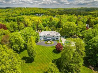 9 bedroom House For Sale: 224 Central..