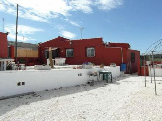 4 bedroom villa with pool Pinoso .....