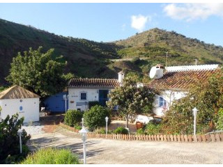 Country Houses for Sale in Benamargosa..