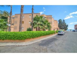 Lovely 3 Bed Apartment next to Beach