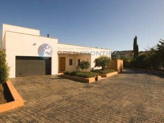 Sotogrande Alto : Contemporary Detached..