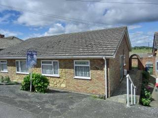 2 bedroom bungalow in Minster, SHEERNESS