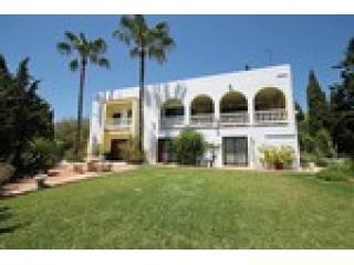 4 Bedrooms - Villa - Malaga - For Sale