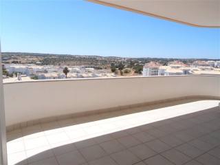 3 BEDROOM APARTMENT WITH SOUTH FACING..