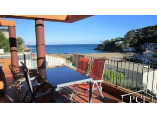 Corner Terraced in front to the beach..