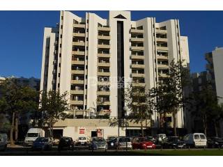 Central Vilamoura apartment with pool..