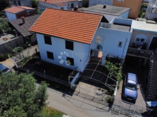 ROGOZNICA- KUĆA 150M OD PLAŽE!
