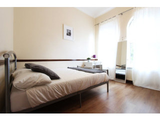 Single with double bed near Stratford..